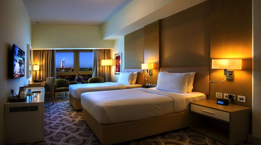 4* Metropolitan Hotel Dubai vb.