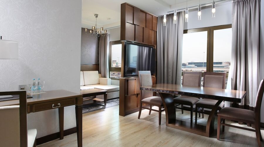 4* Metropolitan Hotel Dubai vb.