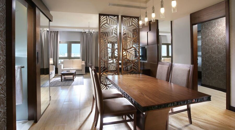 4* Metropolitan Hotel Dubai vb.
