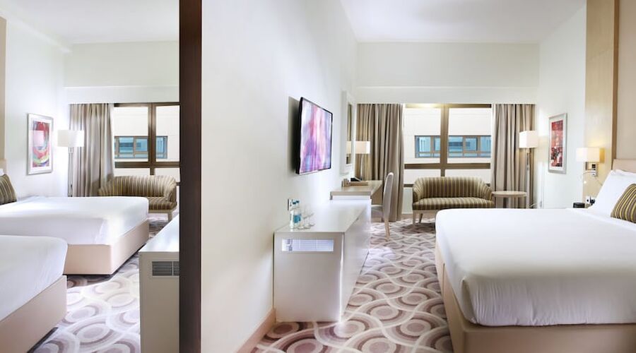 4* Metropolitan Hotel Dubai vb.