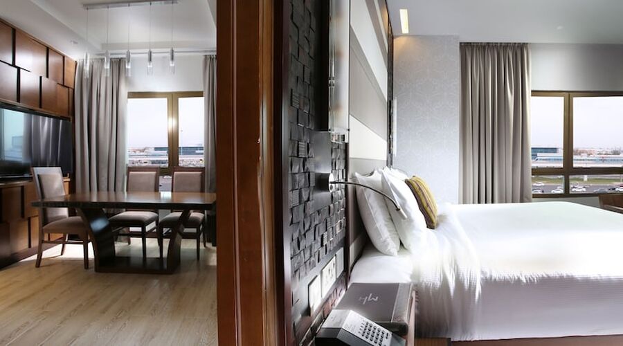 4* Metropolitan Hotel Dubai vb.