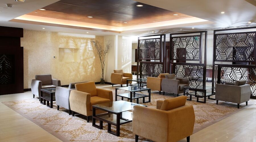 4* Metropolitan Hotel Dubai vb.