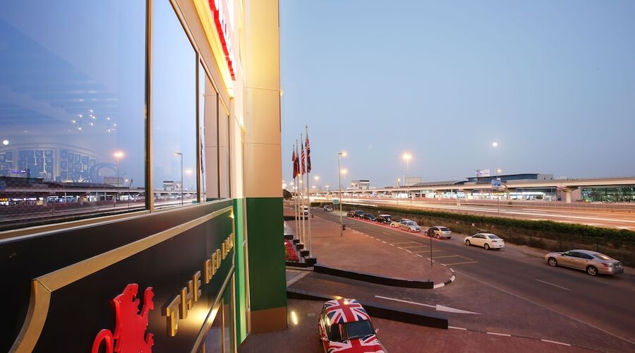 4* Metropolitan Hotel Dubai vb.