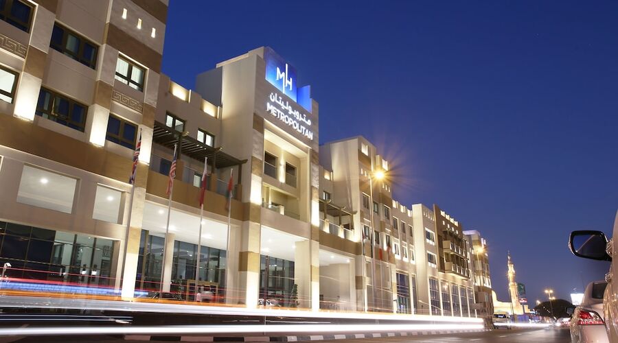 4* Metropolitan Hotel Dubai vb.