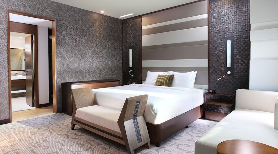 4* Metropolitan Hotel Dubai vb.