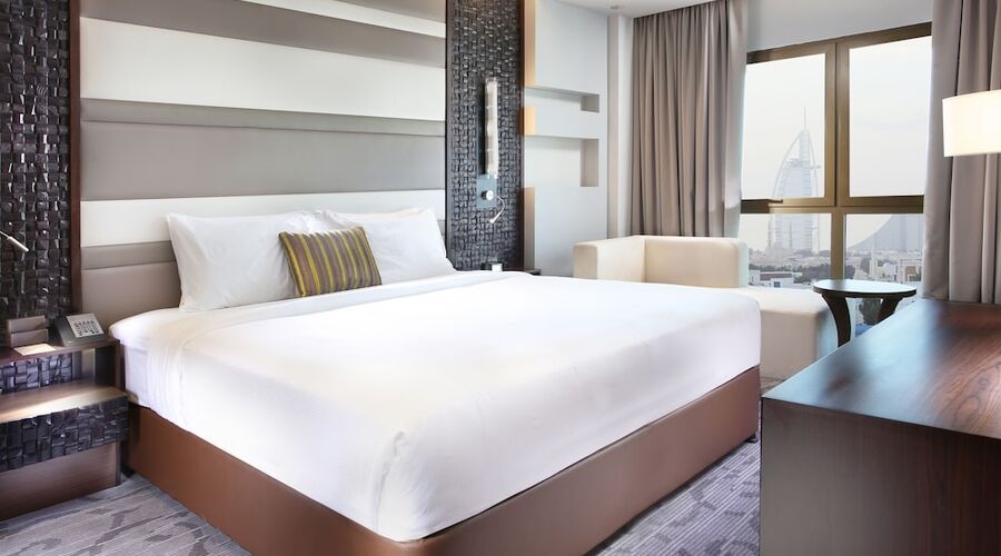 4* Metropolitan Hotel Dubai vb.