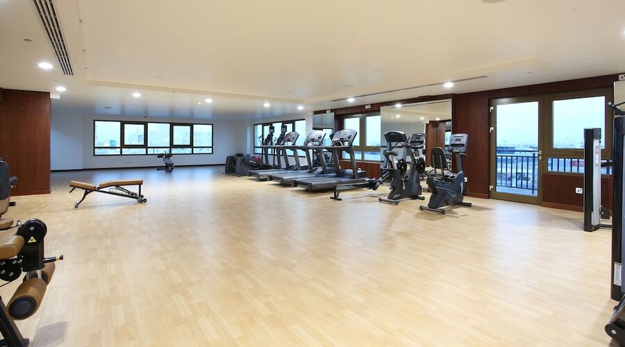 4* Metropolitan Hotel Dubai vb.