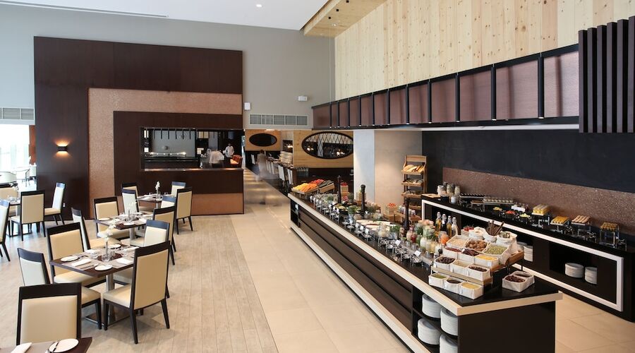 4* Metropolitan Hotel Dubai vb.