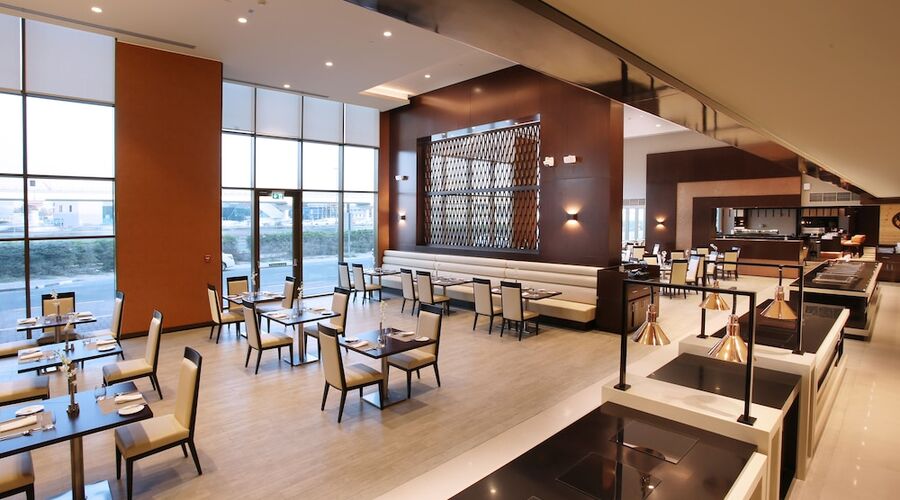 4* Metropolitan Hotel Dubai vb.