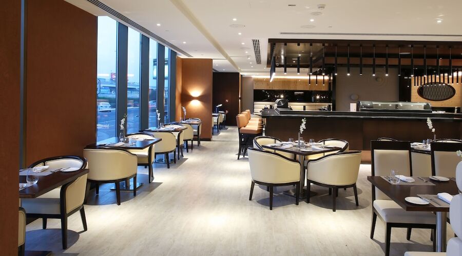 4* Metropolitan Hotel Dubai vb.