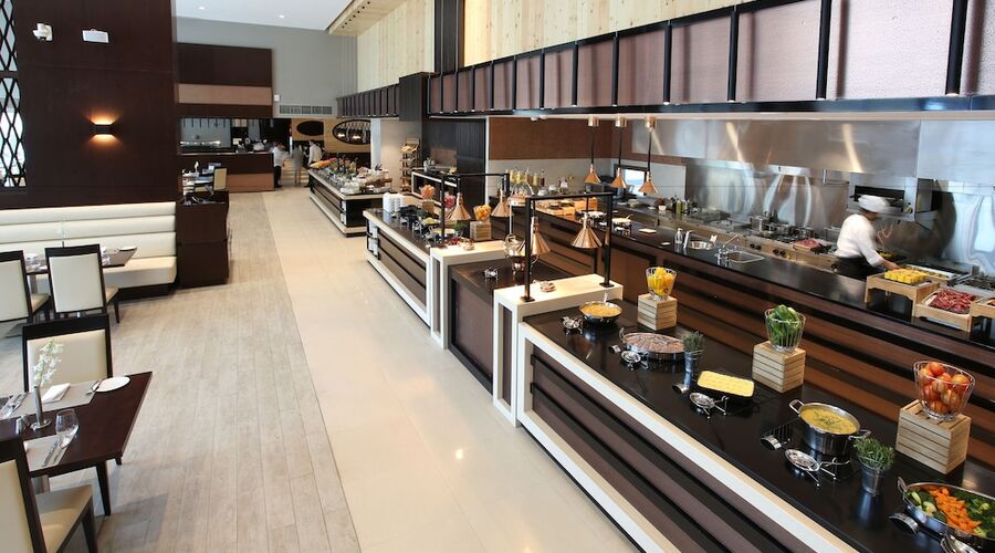 4* Metropolitan Hotel Dubai vb.