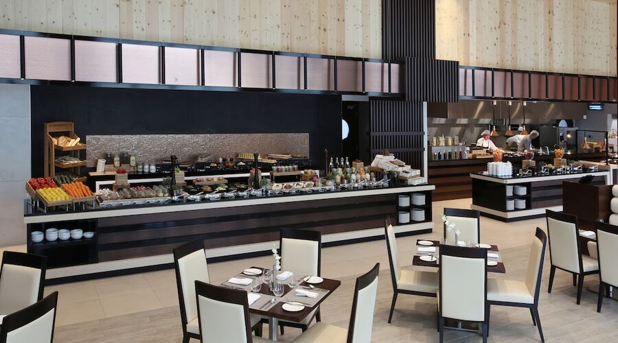 4* Metropolitan Hotel Dubai vb.