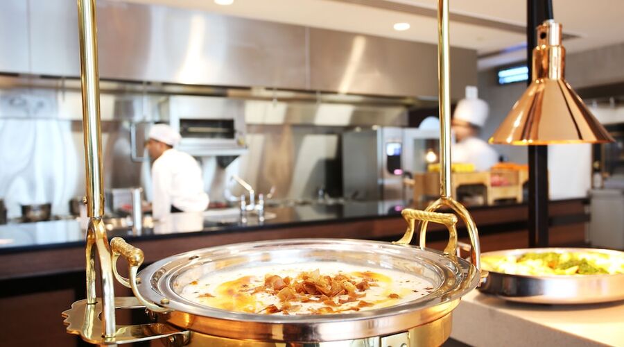 4* Metropolitan Hotel Dubai vb.