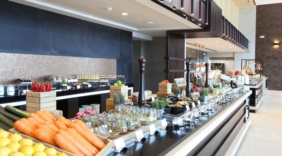 4* Metropolitan Hotel Dubai vb.