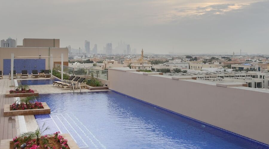 4* Metropolitan Hotel Dubai vb.