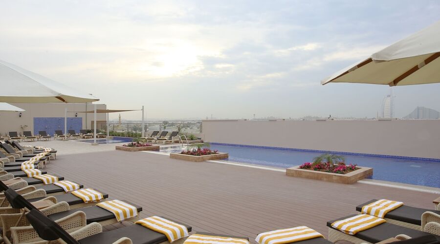 4* Metropolitan Hotel Dubai vb.